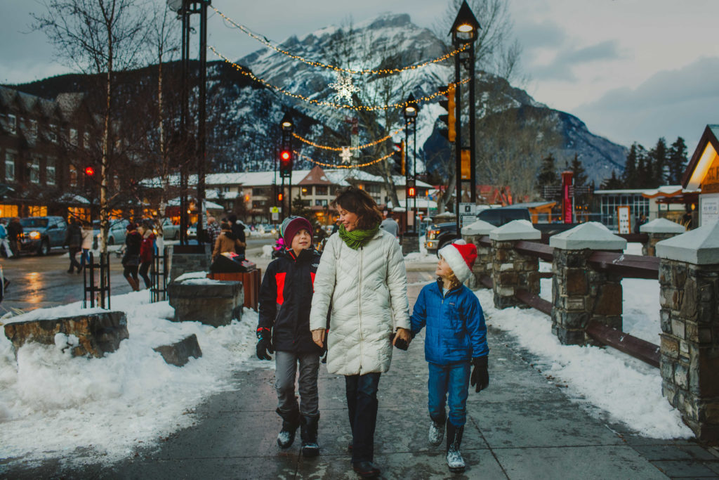 santa_claus_parade_banff_ave_2015_kelly_macdonald_4_horizontal Christmas in Banff - Photo Credit Kelly MacDonald, Banff & Lake Louise Tourism